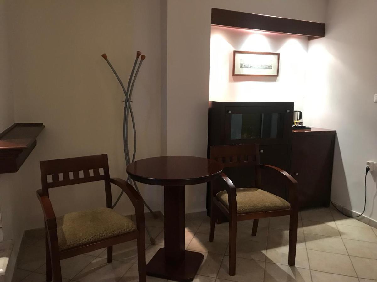 Plaza Hotel 나프팍토스 외부 사진